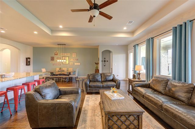 441 Hunters Crossing Drive, Sealy, TX 77474