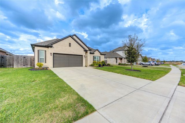 441 Hunters Crossing Drive, Sealy, TX 77474
