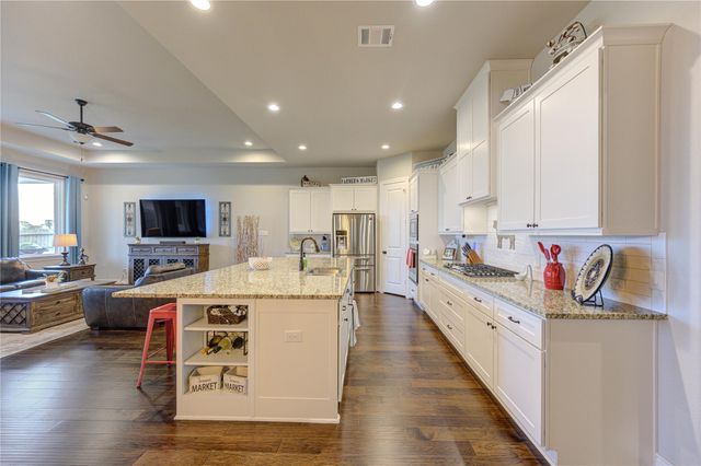 441 Hunters Crossing Drive, Sealy, TX 77474