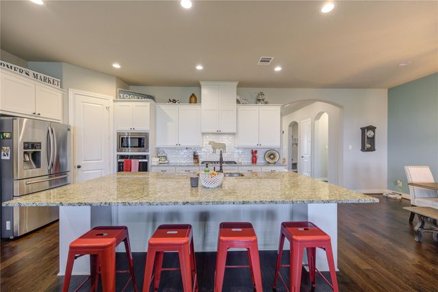 441 Hunters Crossing Drive, Sealy, TX 77474