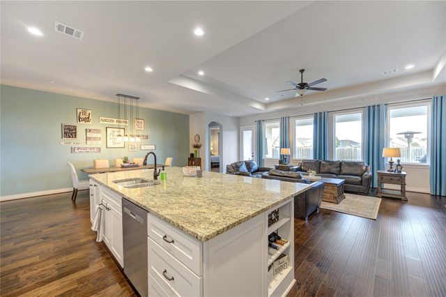 441 Hunters Crossing Drive, Sealy, TX 77474