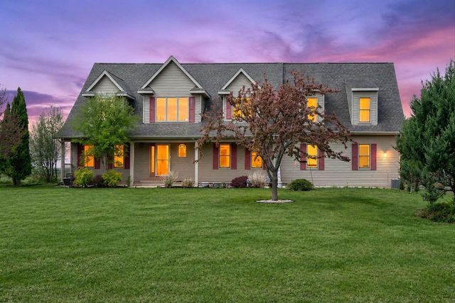 8632 N Stone Farm Road, Edgerton, WI 53534