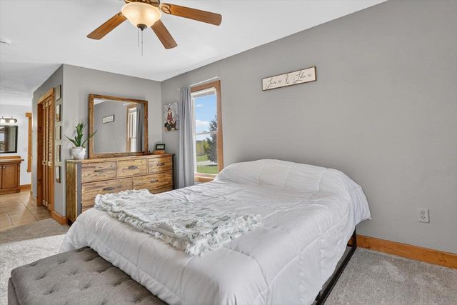 8632 N Stone Farm Road, Edgerton, WI 53534