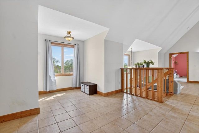 8632 N Stone Farm Road, Edgerton, WI 53534