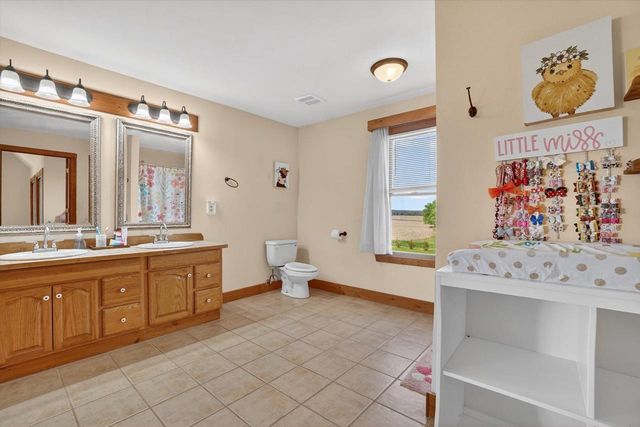 8632 N Stone Farm Road, Edgerton, WI 53534