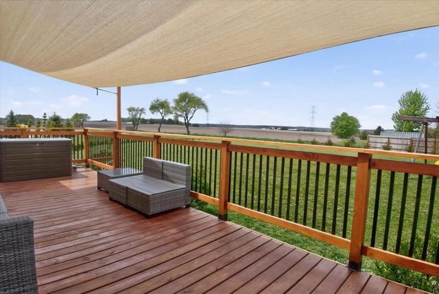 8632 N Stone Farm Road, Edgerton, WI 53534