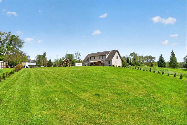 8632 N Stone Farm Road, Edgerton, WI 53534
