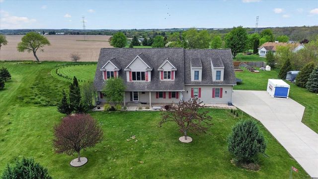 8632 N Stone Farm Road, Edgerton, WI 53534