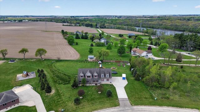 8632 N Stone Farm Road, Edgerton, WI 53534
