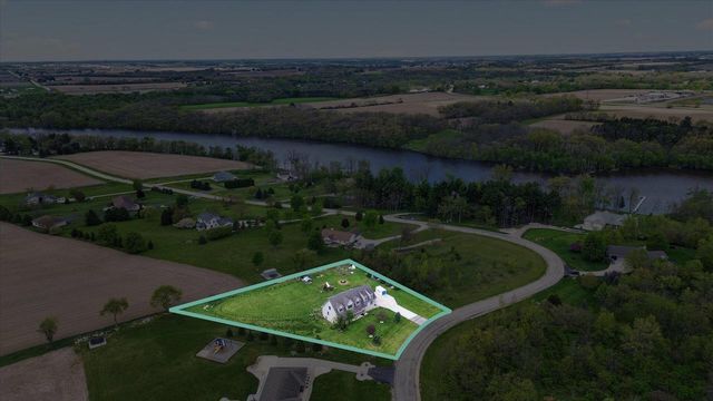 8632 N Stone Farm Road, Edgerton, WI 53534