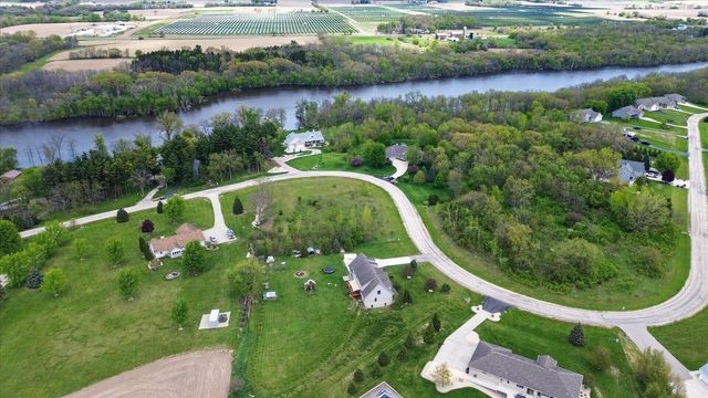 8632 N Stone Farm Road, Edgerton, WI 53534
