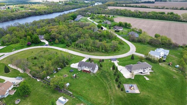 8632 N Stone Farm Road, Edgerton, WI 53534