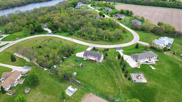 8632 N Stone Farm Road, Edgerton, WI 53534