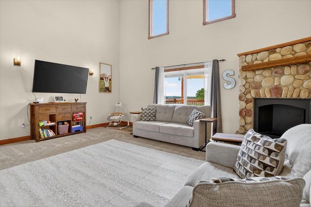 8632 N Stone Farm Road, Edgerton, WI 53534