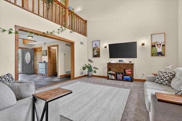 8632 N Stone Farm Road, Edgerton, WI 53534