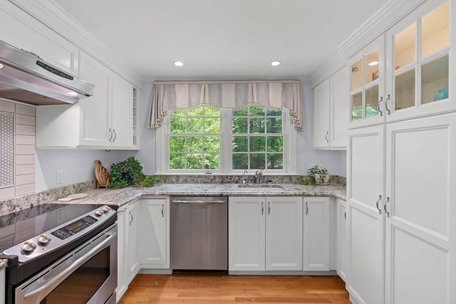 37 Moore Rd, Wayland, MA 01778
