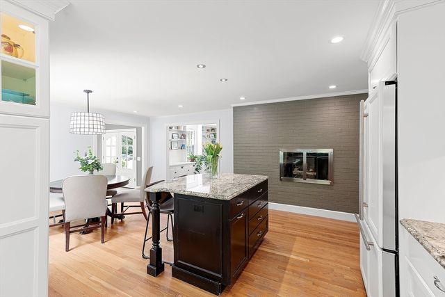 37 Moore Rd, Wayland, MA 01778
