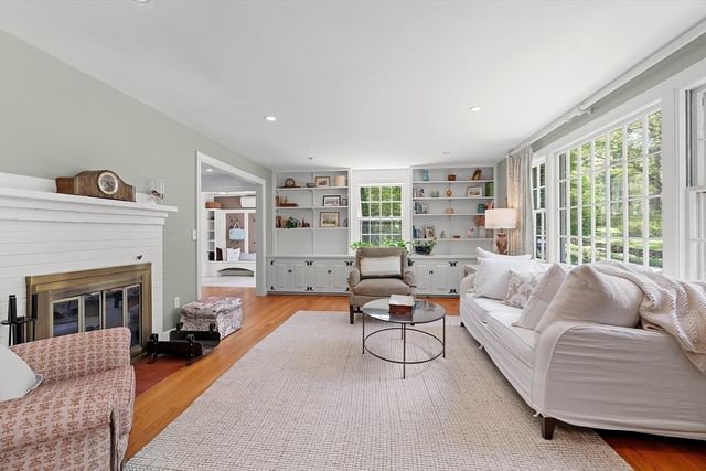 37 Moore Rd, Wayland, MA 01778