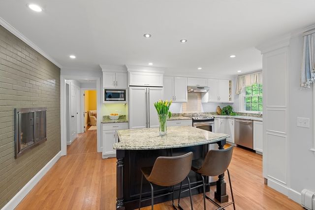 37 Moore Rd, Wayland, MA 01778