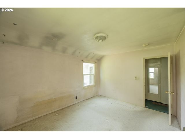 11425 Ne SHAVER St, Portland, OR 97220