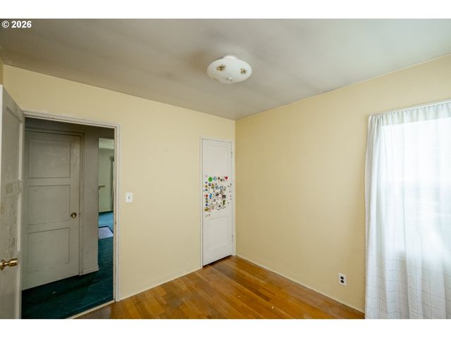 11425 Ne SHAVER St, Portland, OR 97220