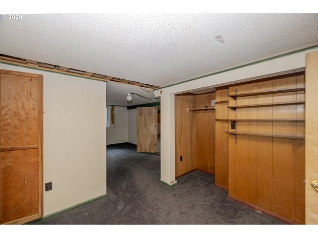 11425 Ne SHAVER St, Portland, OR 97220