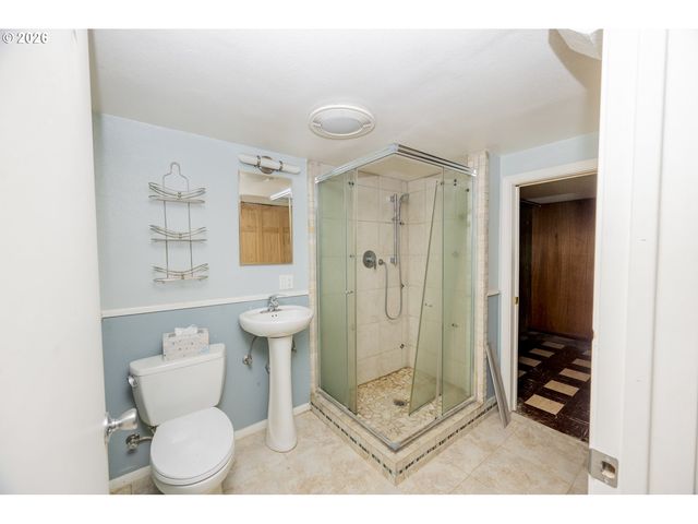 11425 Ne SHAVER St, Portland, OR 97220