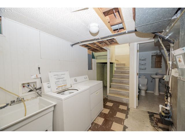 11425 Ne SHAVER St, Portland, OR 97220