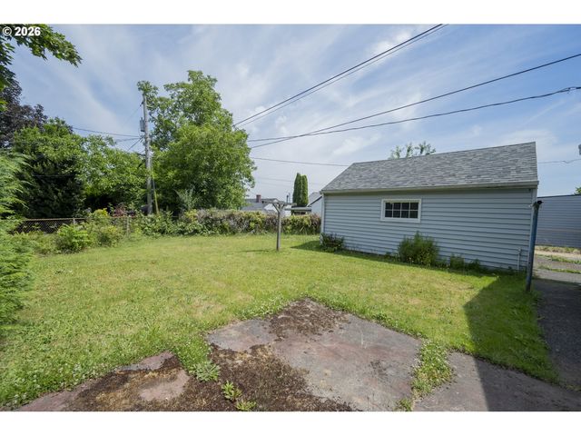 11425 Ne SHAVER St, Portland, OR 97220