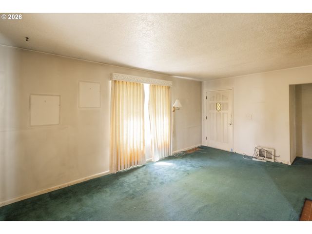 11425 Ne SHAVER St, Portland, OR 97220