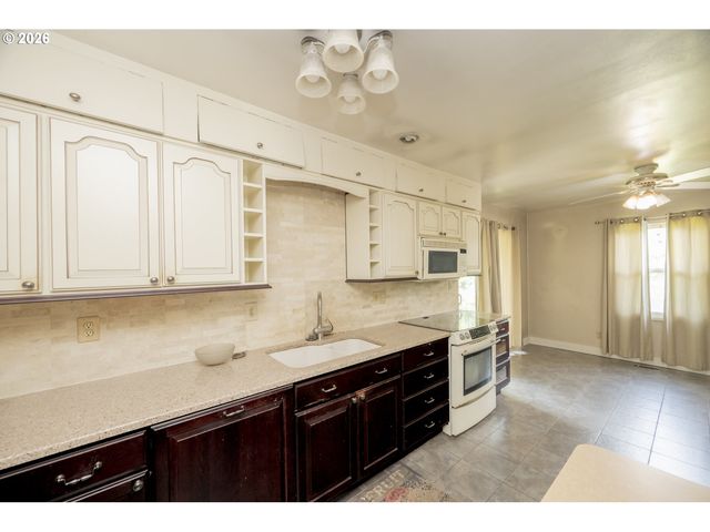 11425 Ne SHAVER St, Portland, OR 97220