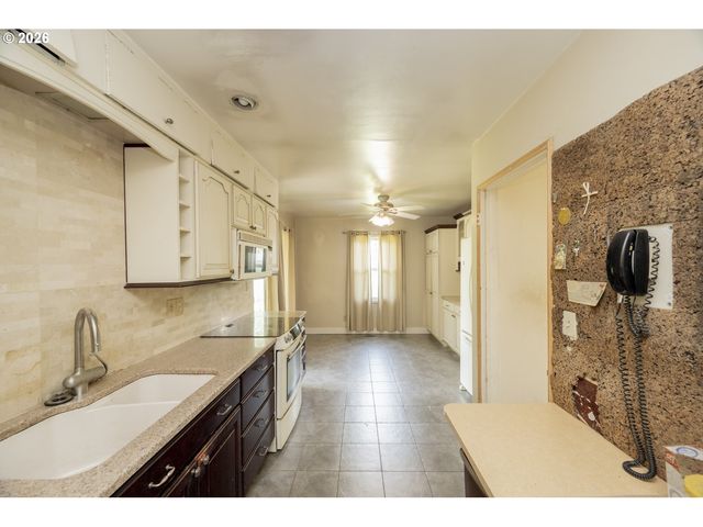 11425 Ne SHAVER St, Portland, OR 97220