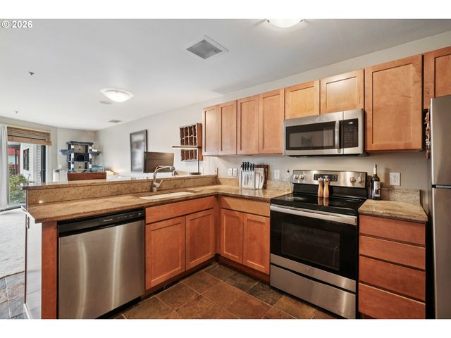 720 Nw NAITO Pkwy D24, Portland, OR 97209