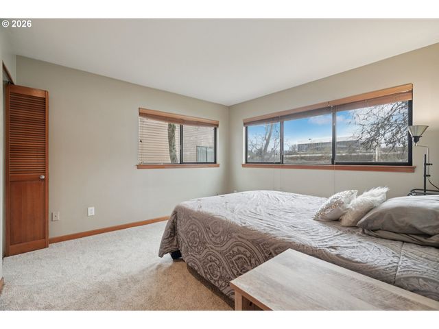 720 Nw NAITO Pkwy D24, Portland, OR 97209