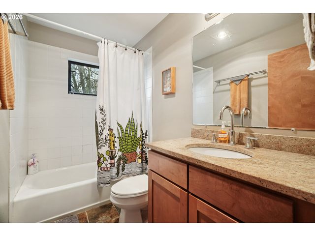 720 Nw NAITO Pkwy D24, Portland, OR 97209