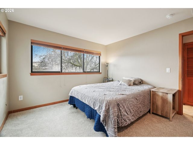 720 Nw NAITO Pkwy D24, Portland, OR 97209