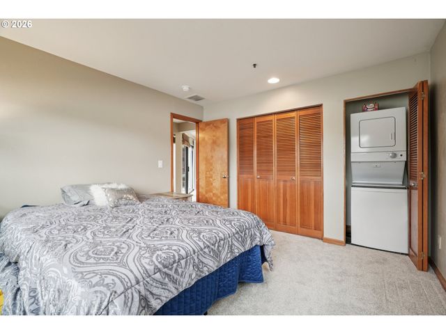 720 Nw NAITO Pkwy D24, Portland, OR 97209