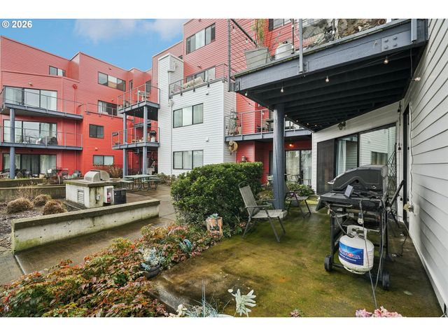 720 Nw NAITO Pkwy D24, Portland, OR 97209