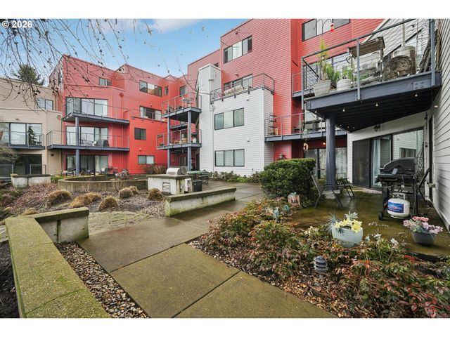 720 Nw NAITO Pkwy D24, Portland, OR 97209