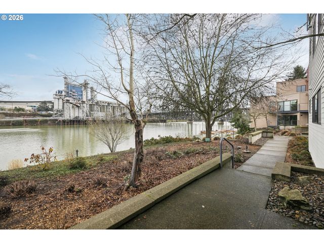 720 Nw NAITO Pkwy D24, Portland, OR 97209