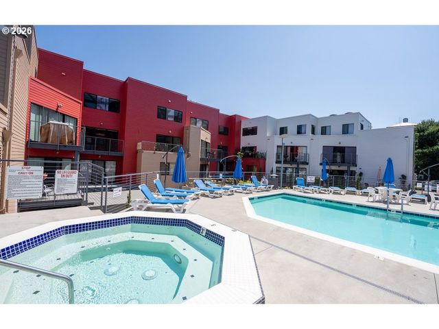 720 Nw NAITO Pkwy D24, Portland, OR 97209