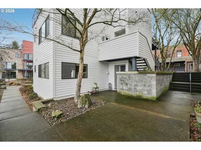 720 Nw NAITO Pkwy D24, Portland, OR 97209