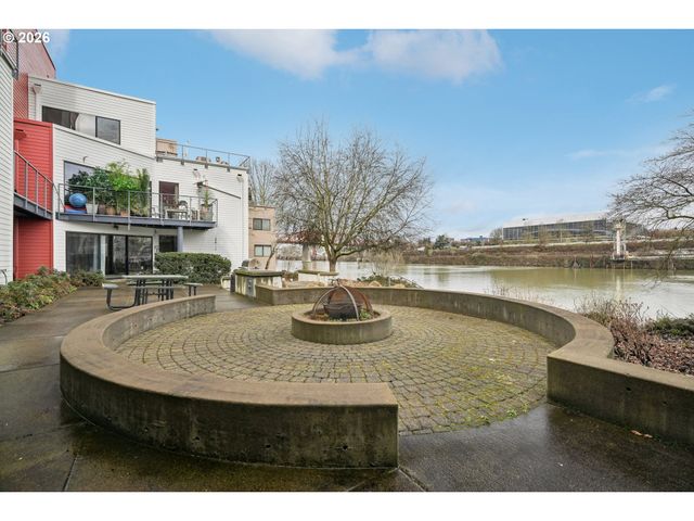 720 Nw NAITO Pkwy D24, Portland, OR 97209