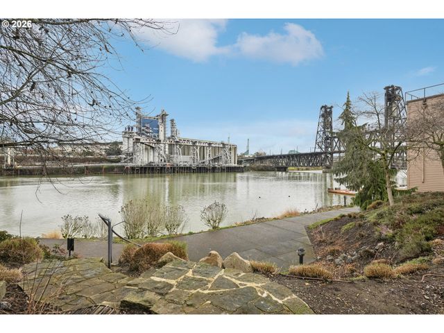 720 Nw NAITO Pkwy D24, Portland, OR 97209