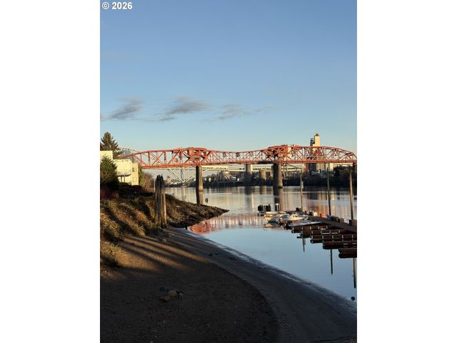 720 Nw NAITO Pkwy D24, Portland, OR 97209