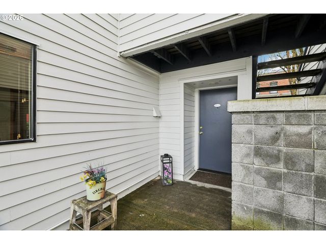 720 Nw NAITO Pkwy D24, Portland, OR 97209