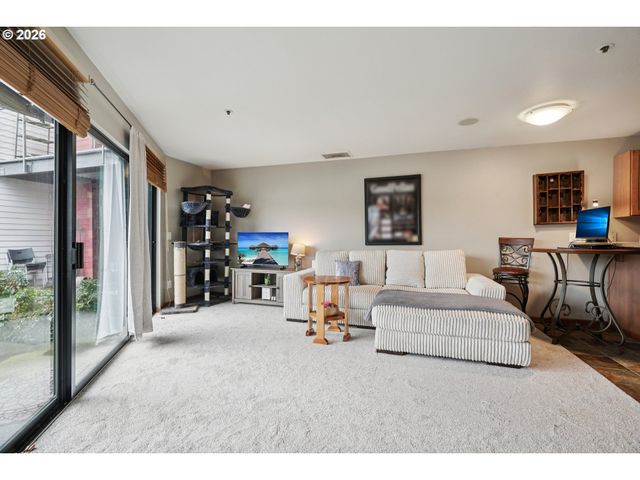 720 Nw NAITO Pkwy D24, Portland, OR 97209