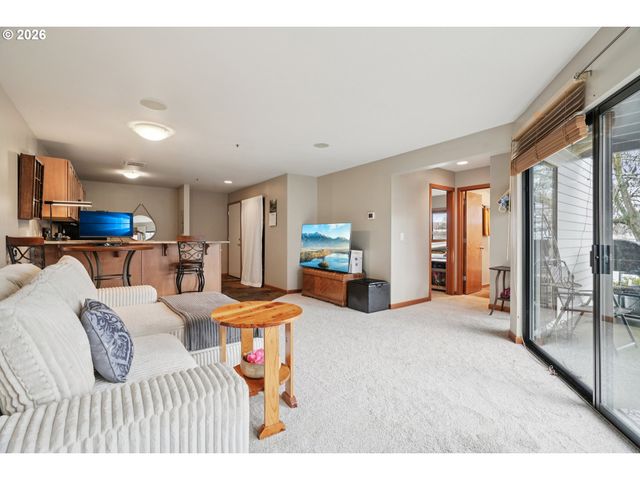 720 Nw NAITO Pkwy D24, Portland, OR 97209