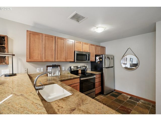 720 Nw NAITO Pkwy D24, Portland, OR 97209