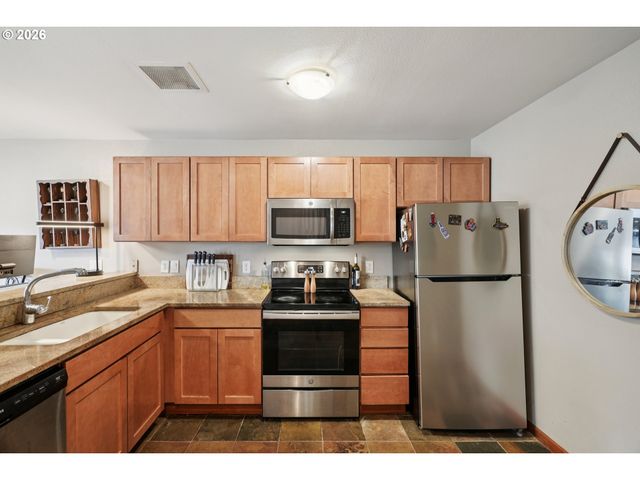 720 Nw NAITO Pkwy D24, Portland, OR 97209